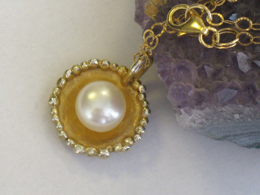 Gold Chain Necklace with Single Pearl.