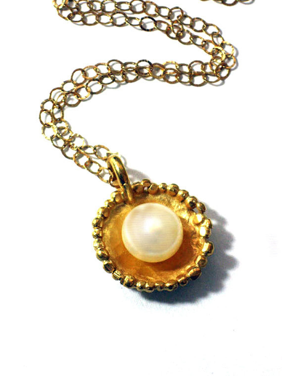 Gold Chain Necklace with Single Pearl.