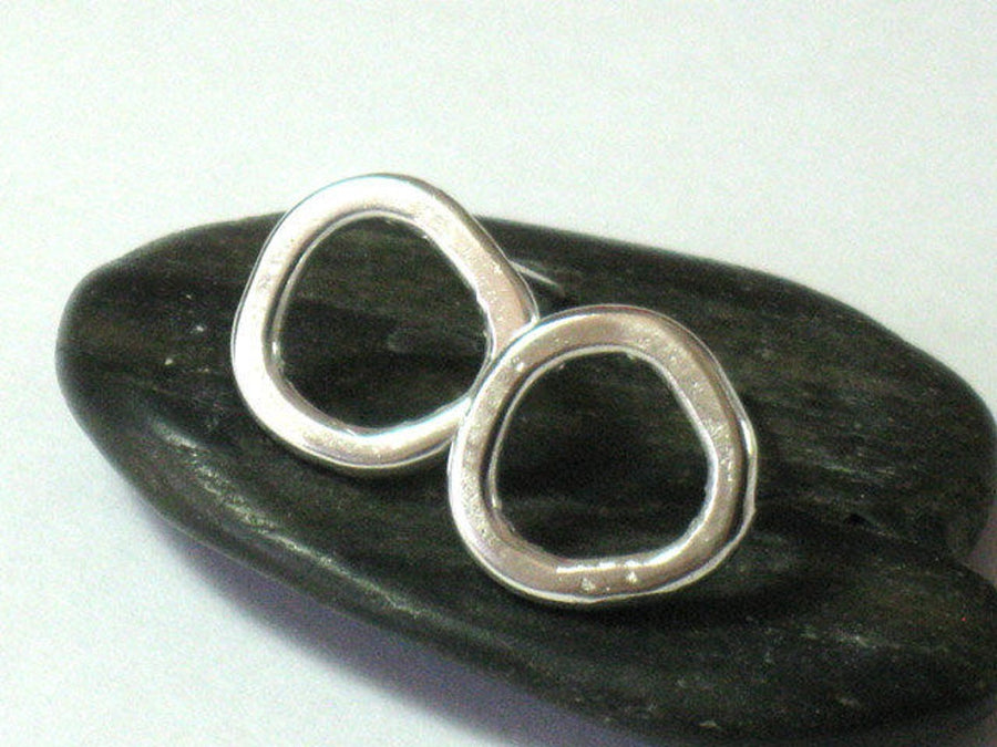 Sterling Silver Circle Earrings.