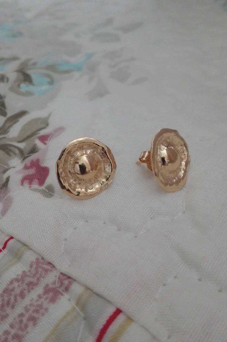 Round Hammered Minimalist Gold Ear Studs